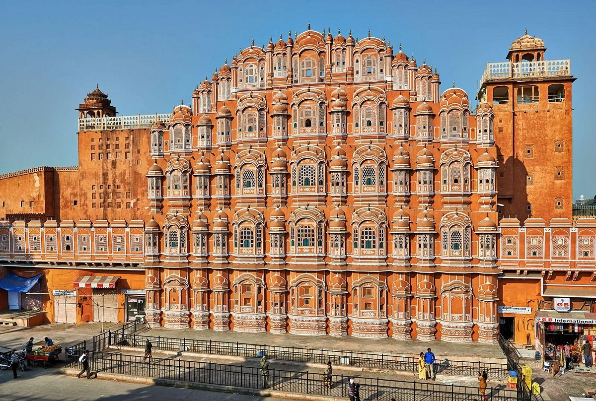 Fachada del Palacio de los Vientos Hawa Mahal en Jaipur, Rajastán, India