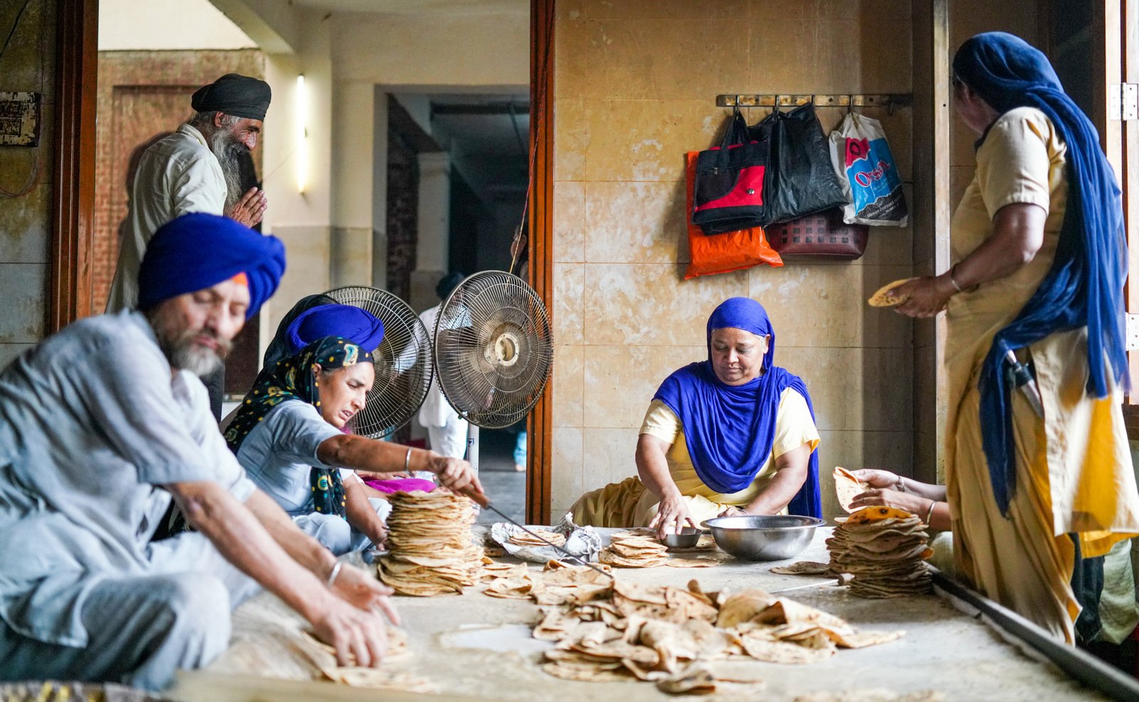 Langar, el comedor comunitario gratuito del Templo de Oro en Amritsar